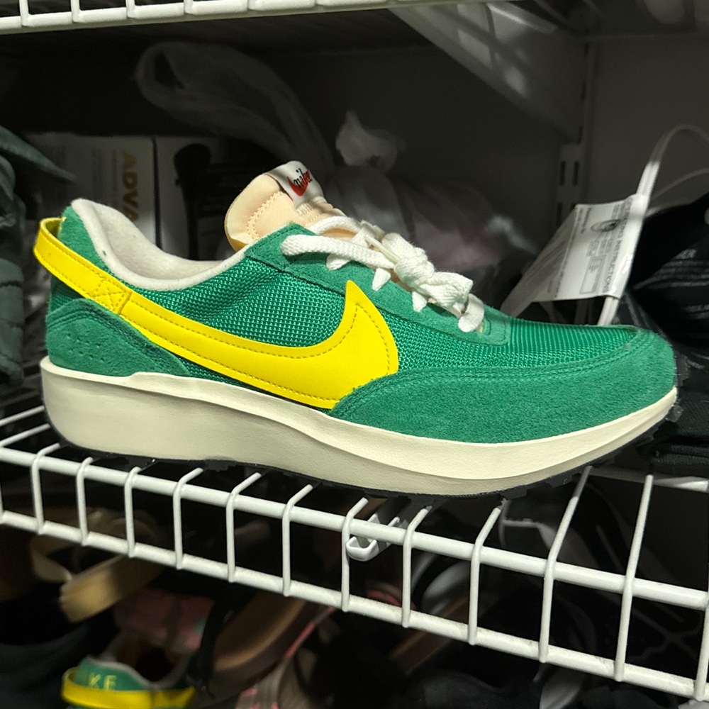Women’s Sz 10 Nike Waffle Debut Vintage